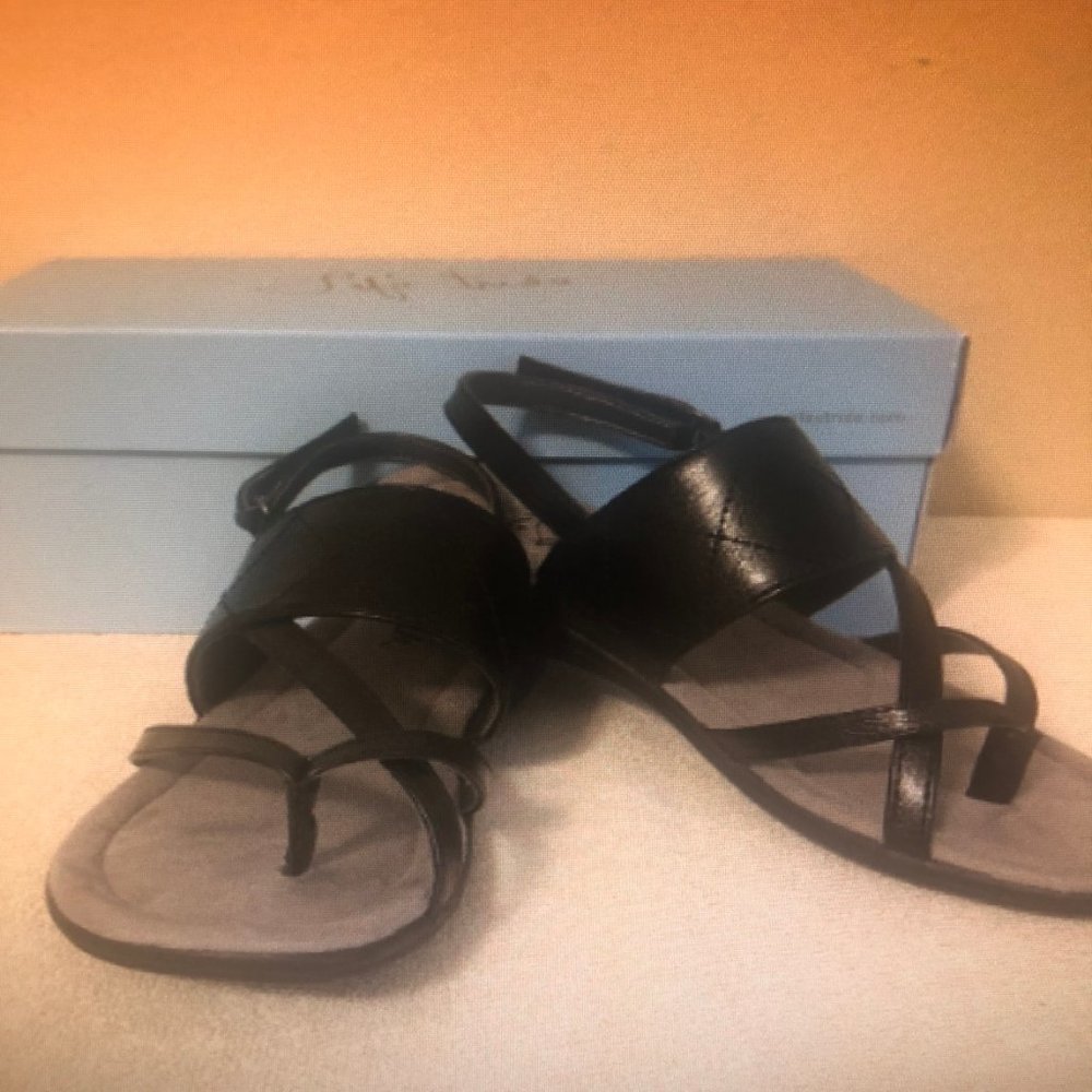 NIB Lifestride Size 5.5M Black Sandals